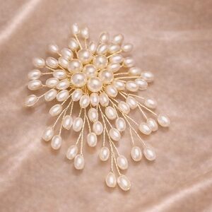 Vintage Gold Elegant Pearl Brooch